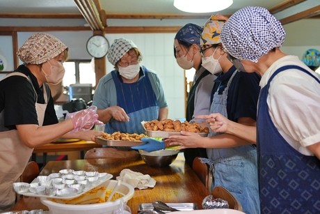 子ども０円きてみい家食堂スタッフの皆さん