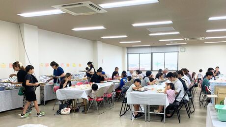 地域住民180名ほどが訪れ、地元野菜を豊富に使用したバイキングを楽しんだ（写真：ことのは舎）